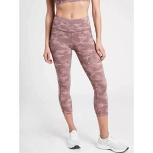 Athleta Ultimate Stash Pocket Texture Camo Capri - Pink - Women's Size Medium
